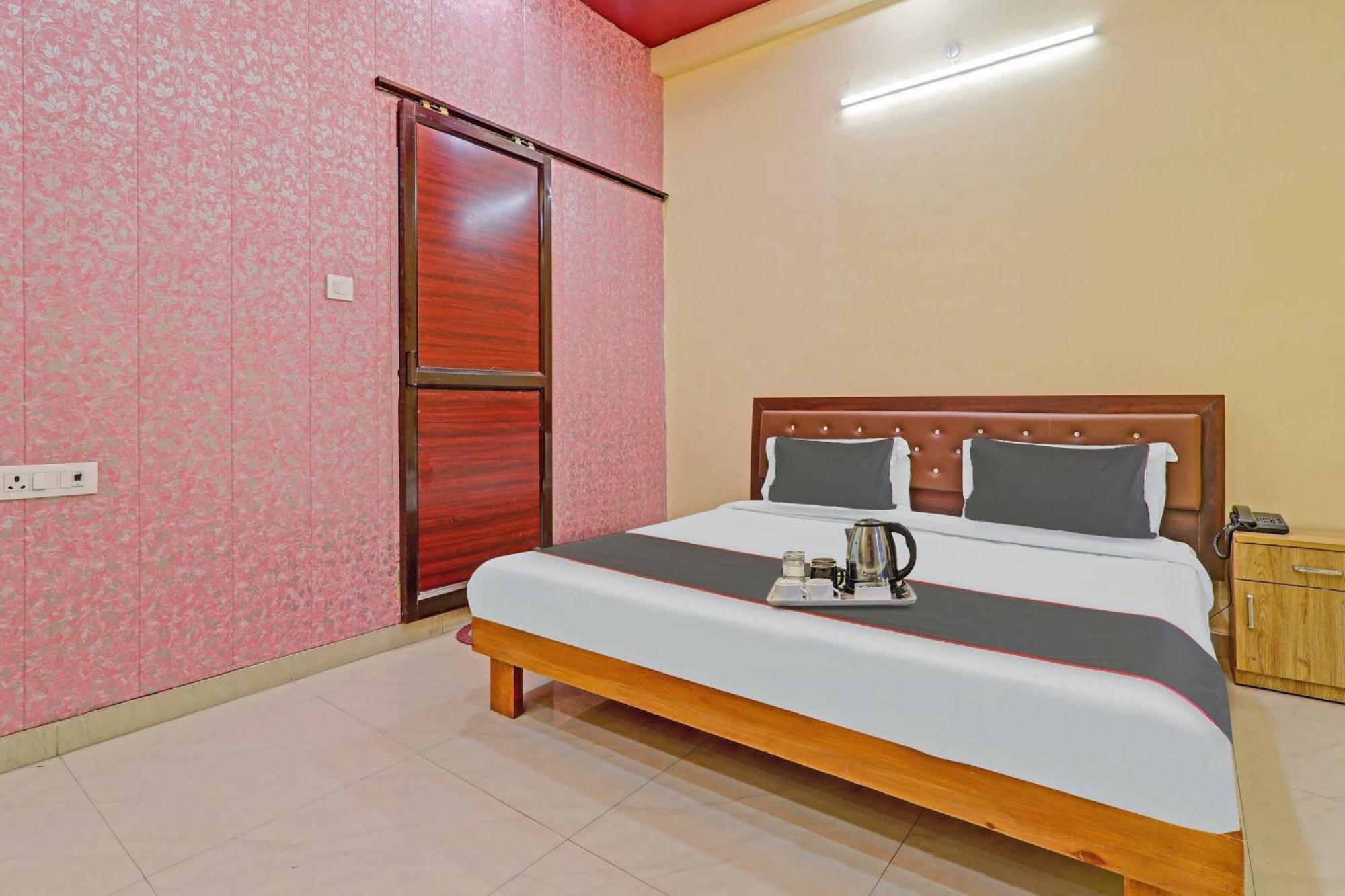 Capital O Phenix Elite Near Phoenix United Lucknow Luaran gambar